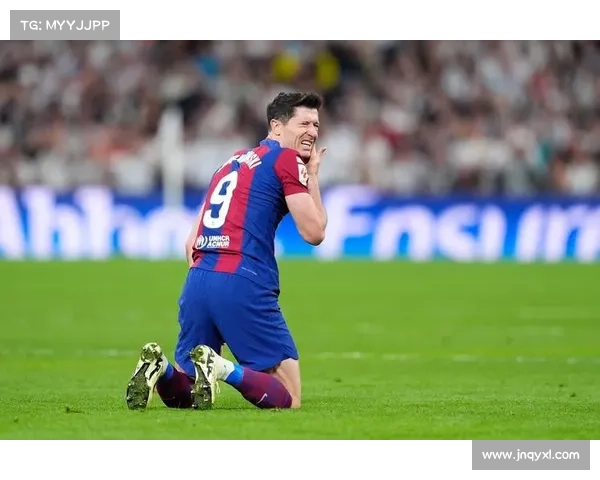 弗里克上任巴萨立威信果断放弃莱万重塑球队核心体系